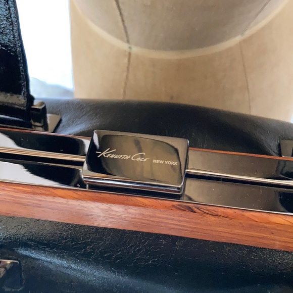 Y2K Black Leather Kiss Clasp Tote - Picture 8 of 12